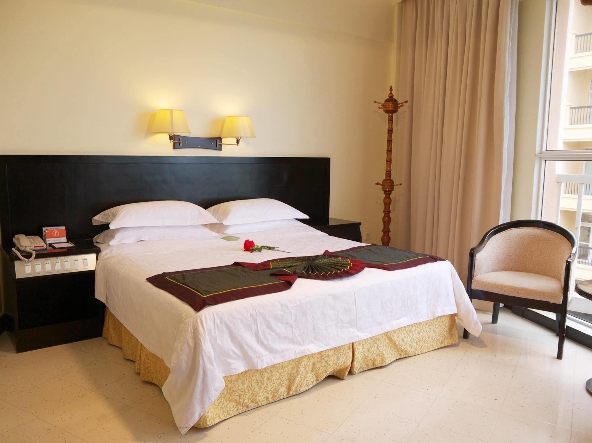 Sanya Jingwei Hotel - Санья Экстерьер фото